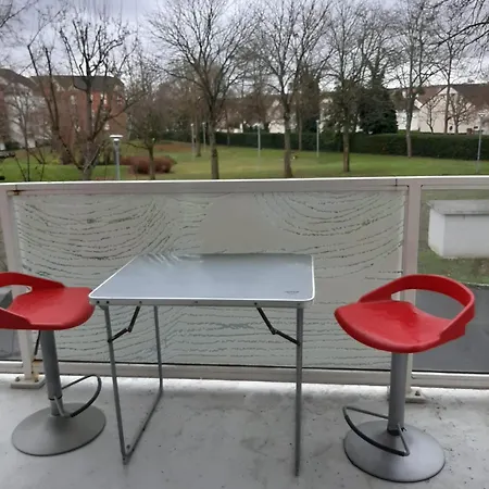 T2 Tres Propre Apartment Cergy